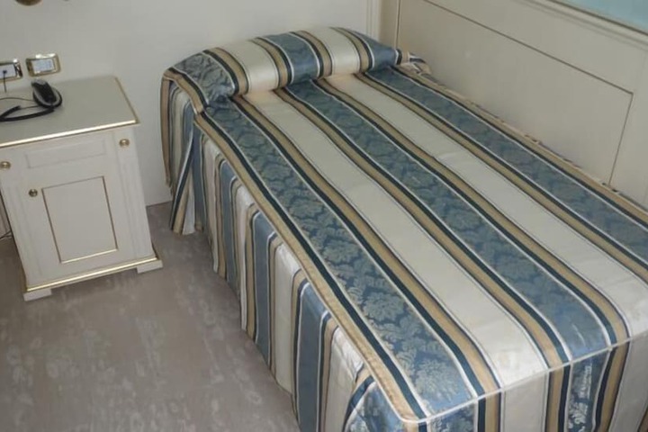 Room 15 of 63