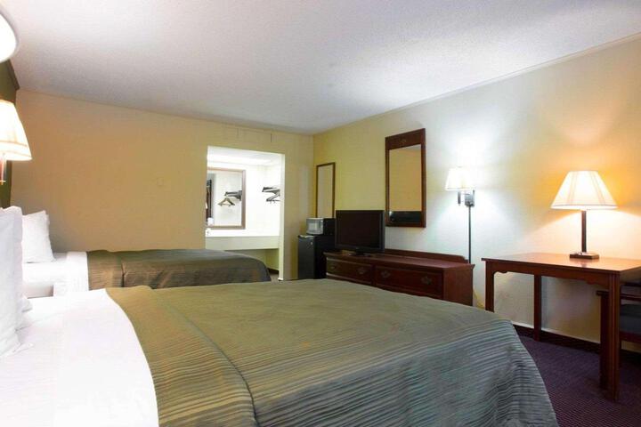 2 Double Beds (1 of 10)