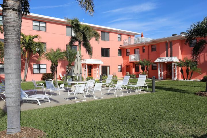 Sundeck 321 of 325