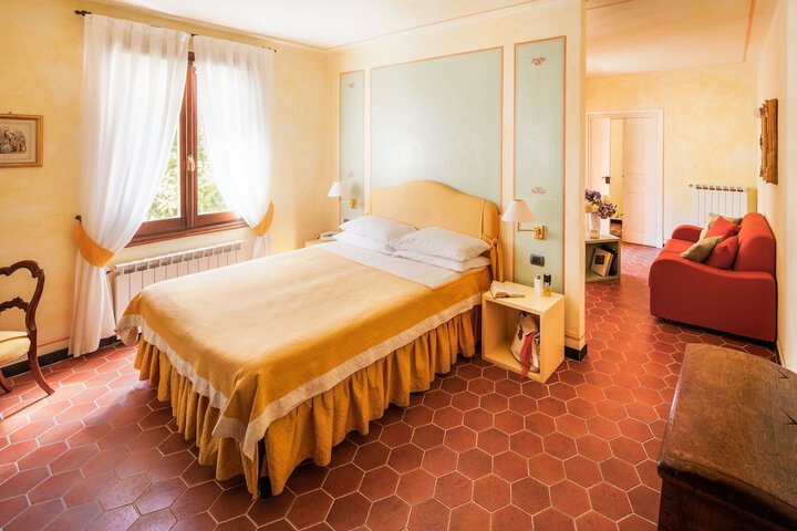 Room 4 of 18