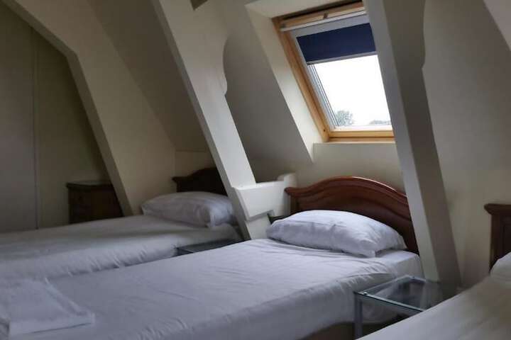Room 16 of 50