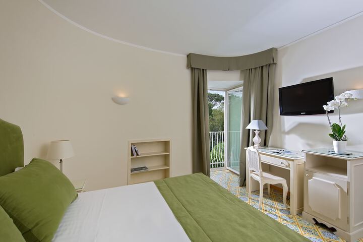 Room 8 of 125