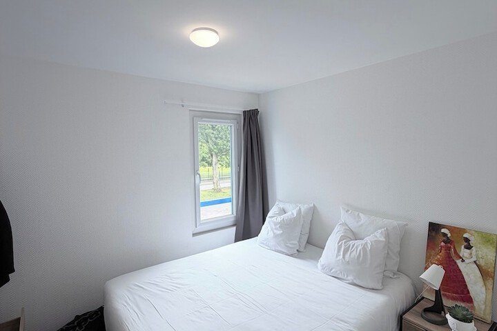 Room 8 of 16