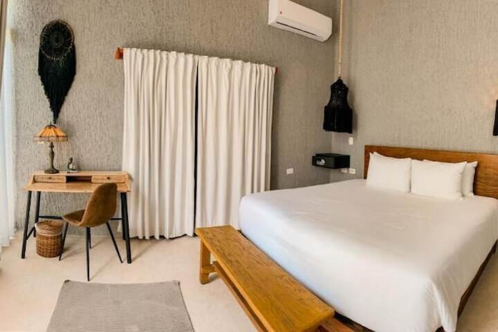 Room 28 of 179