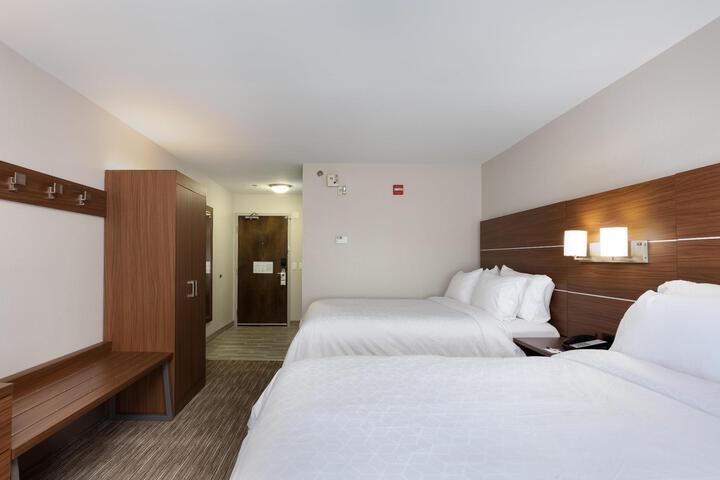 2 Queen Beds (4 of 4)