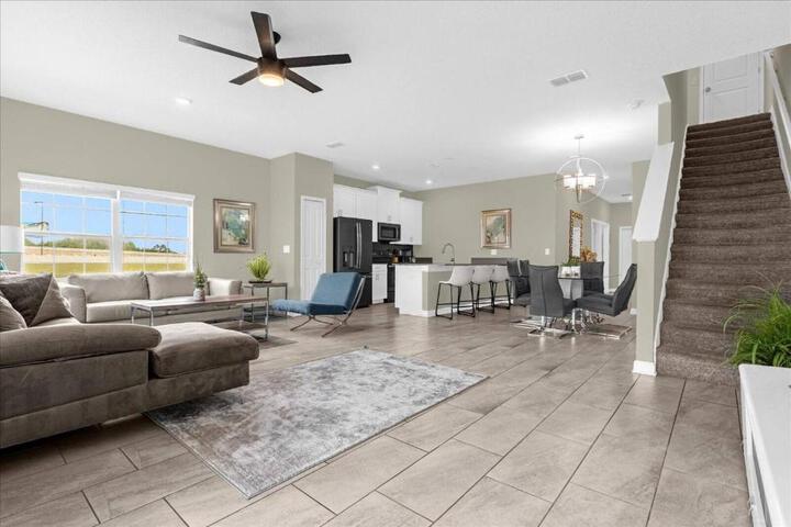 5 Bedrooms 4 Bathrooms Storey Lake 4901 WA