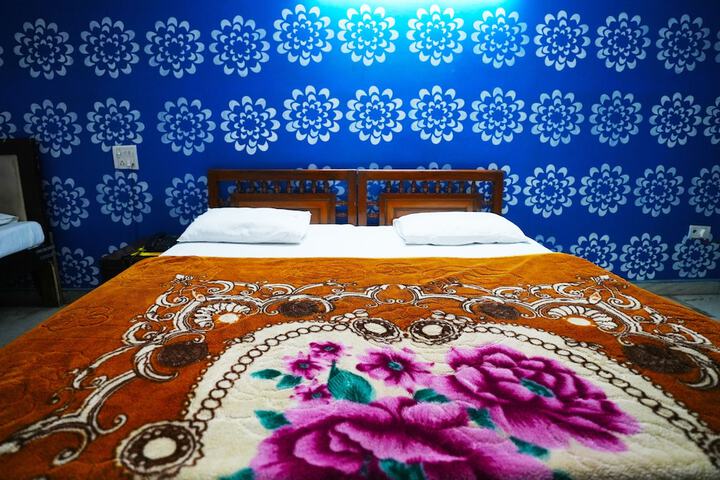 Room 11 of 37