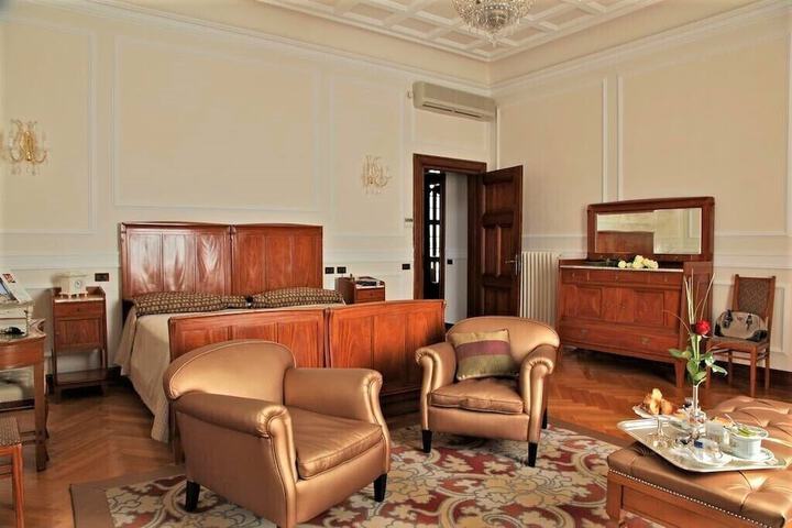 Room 45 of 111