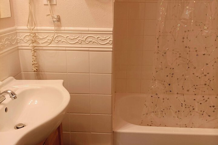 Room 12 of 26