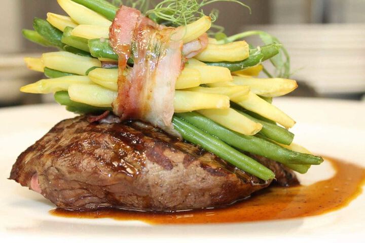 Dining 21 of 38