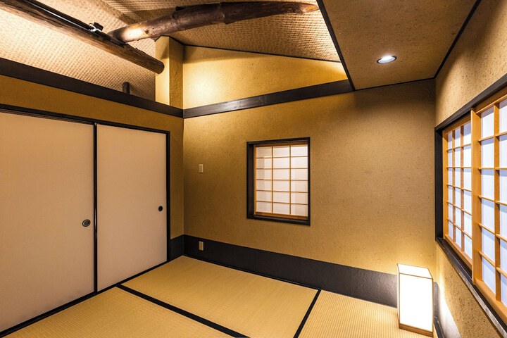 Room 16 of 52