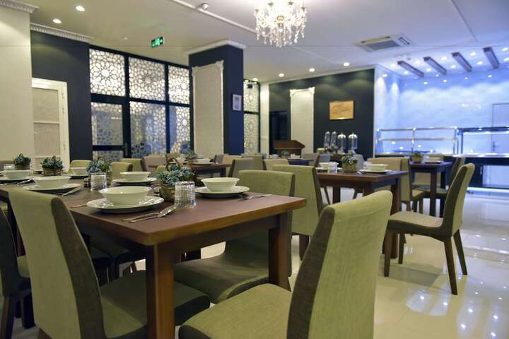 Dining 42 of 47