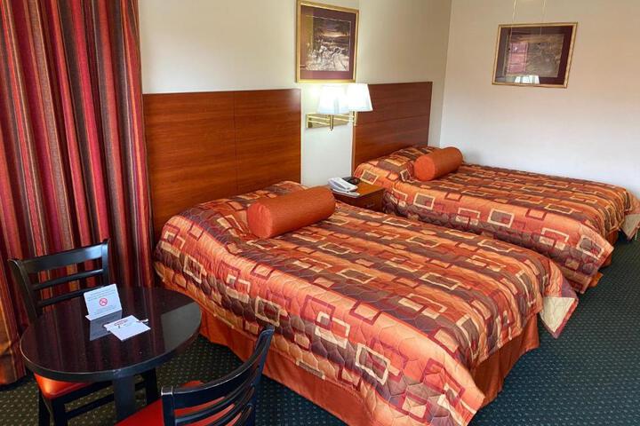 2 Double Beds (4 of 6)
