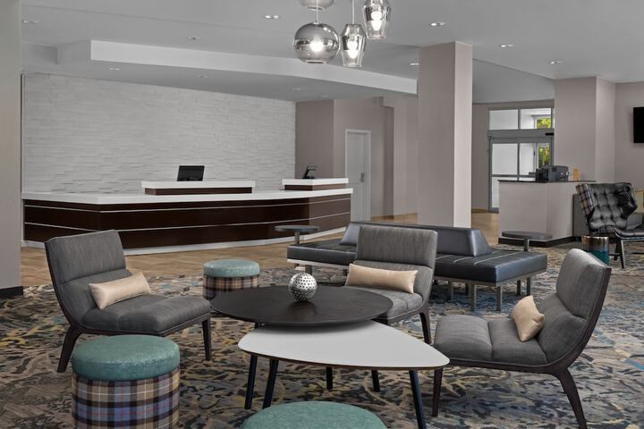 Lobby lounge