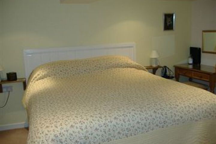 Room 5 of 8