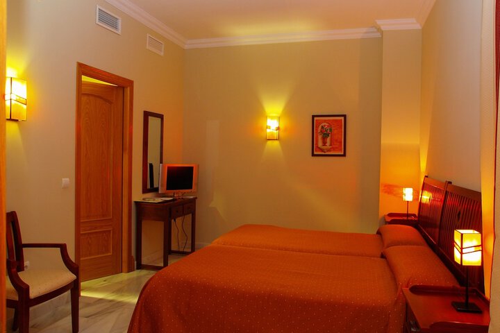 Room 6 of 37