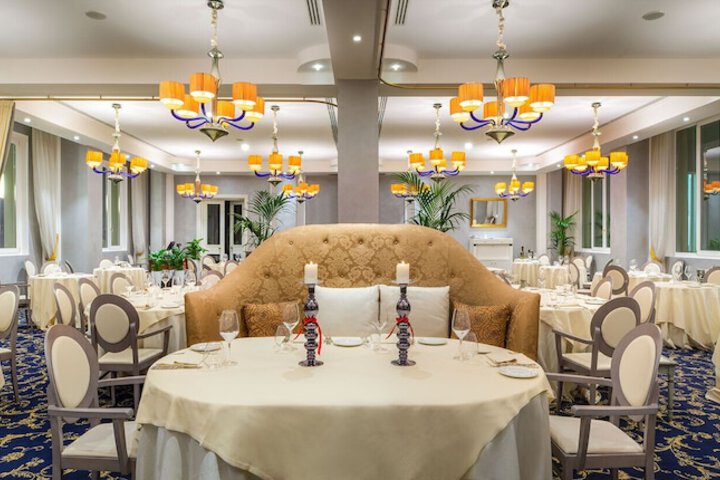 Dining 47 of 70