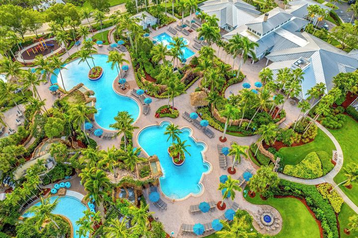 Hotel with Pool