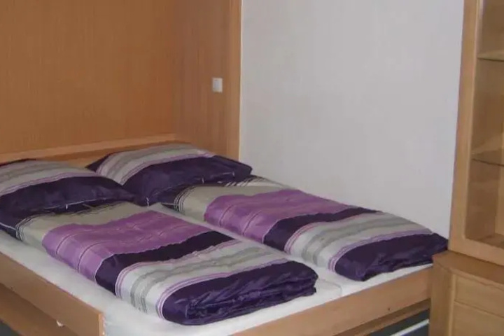 Room 2 of 10