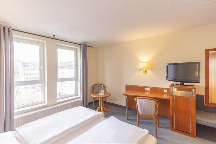 Room 34 of 114