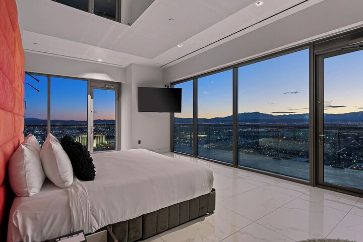 Room 30 of 218