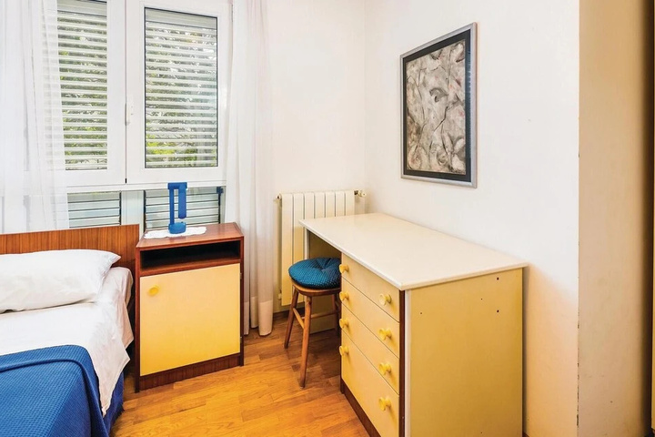 Room 2 of 16