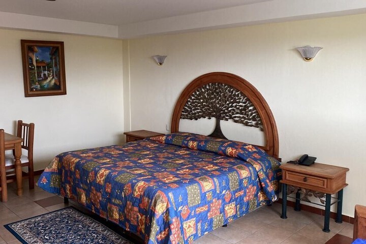 Room 2 of 6