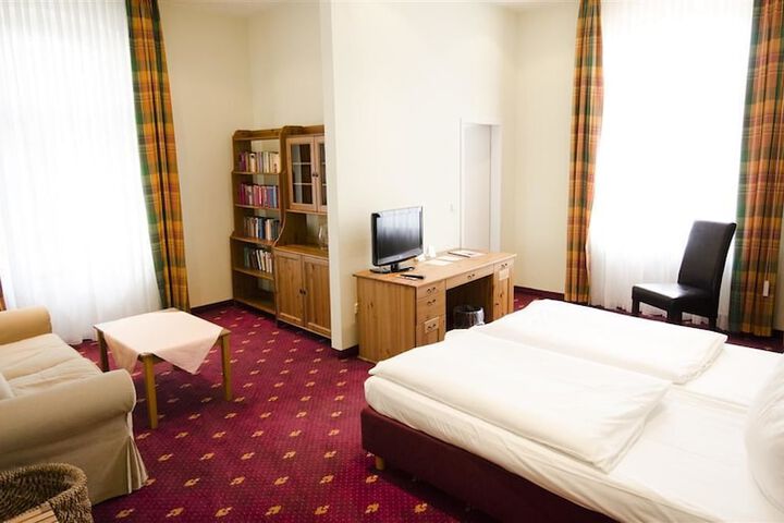 Room 4 of 26