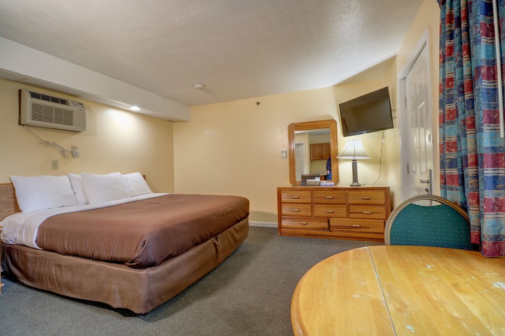 Standard | King Bed (5 of 5)