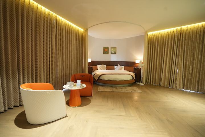 Room 8 of 31