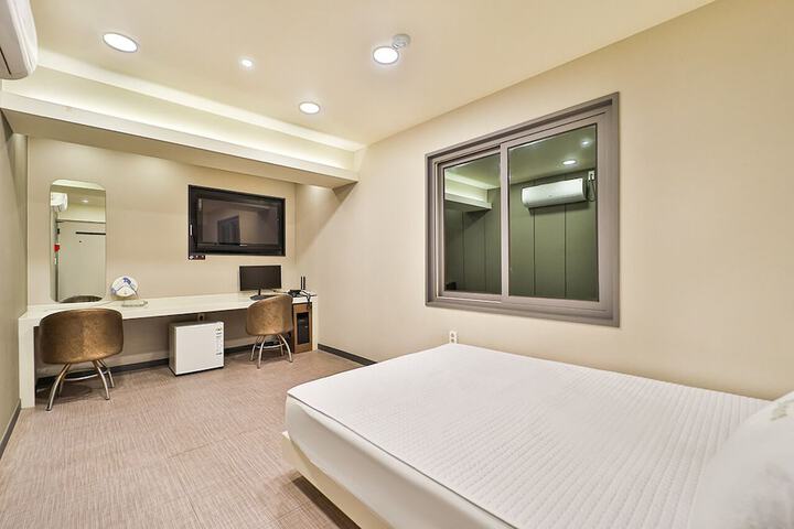 Room 15 of 53