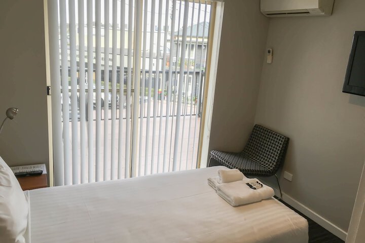 Room 4 of 40