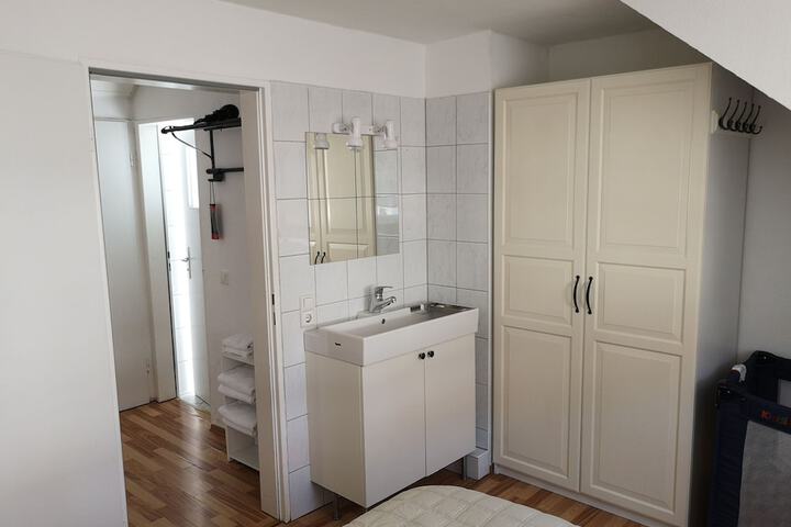 Room 43 of 145