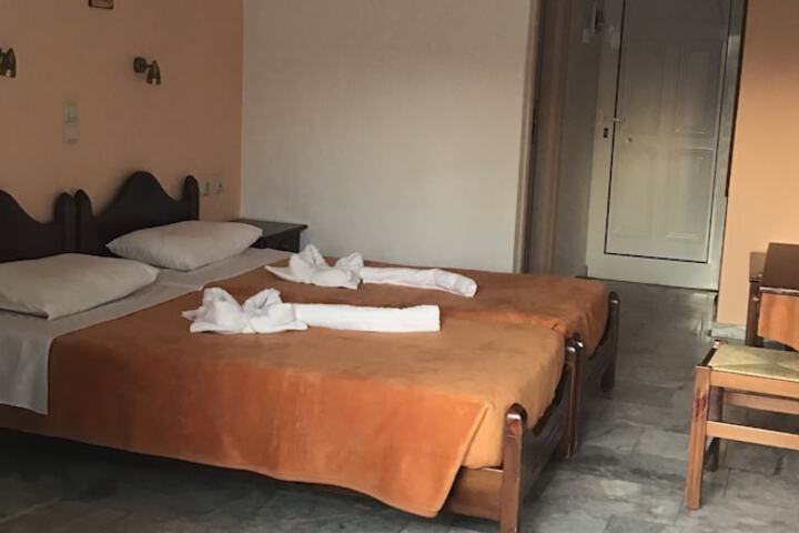 Room 5 of 42