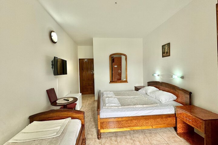 Room 16 of 85