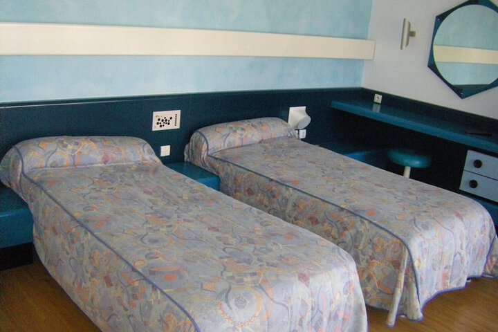 Room 11 of 34