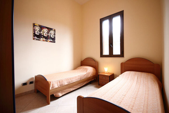Room 5 of 38
