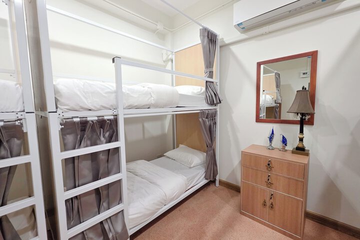 Room 33 of 76