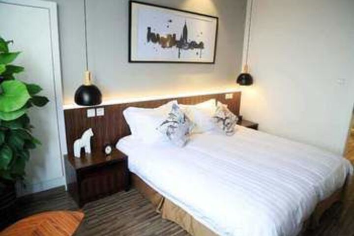 Room 13 of 23