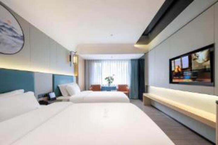 Room 10 of 11