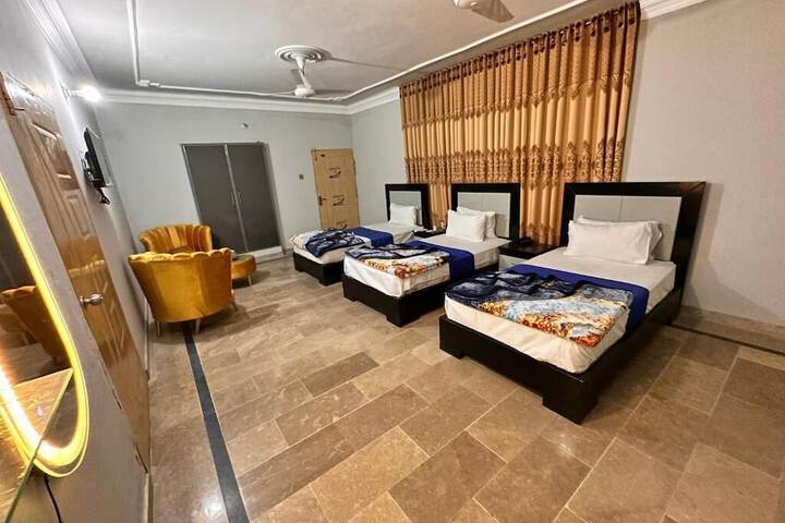 Room 6 of 11