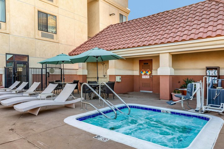 Hotel with Pool