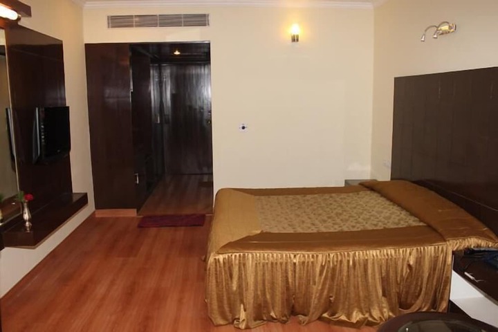 Room 7 of 34
