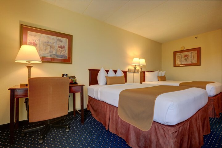 Double Accessible Queen Size Bed (4 of 8)