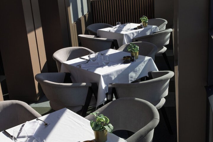 Dining 73 of 100