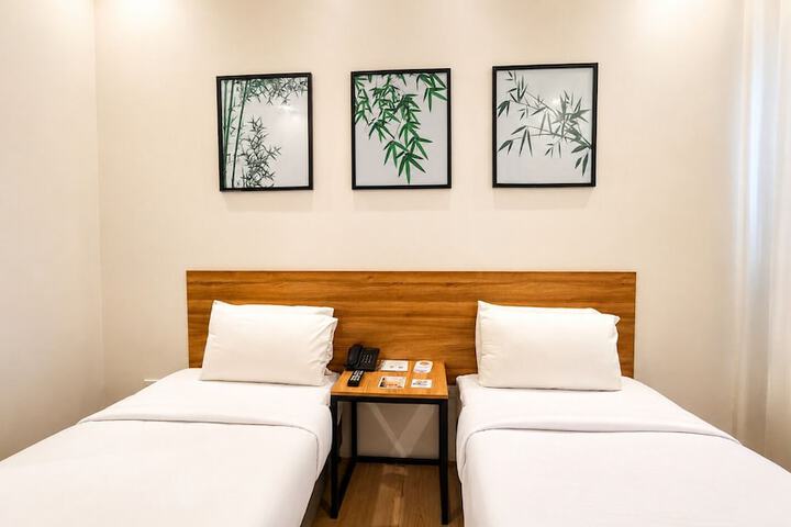 Room 8 of 23