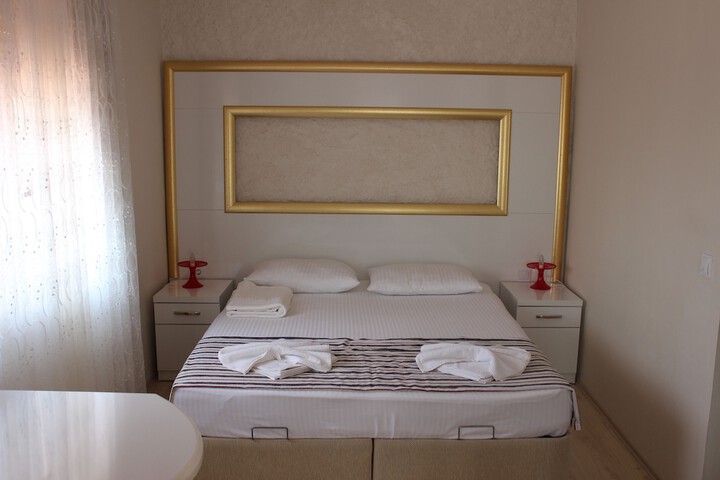 Room 6 of 27