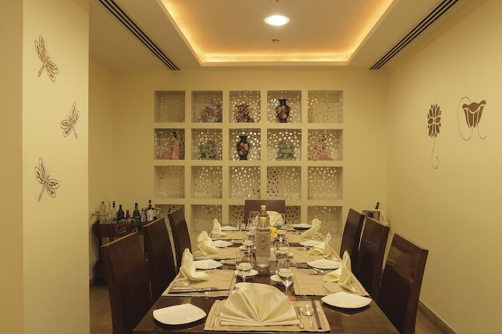 Dining 36 of 65