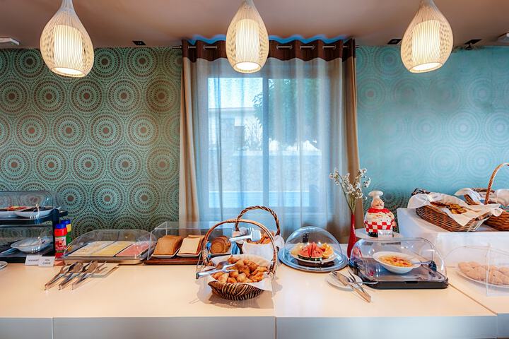 Dining 68 of 82