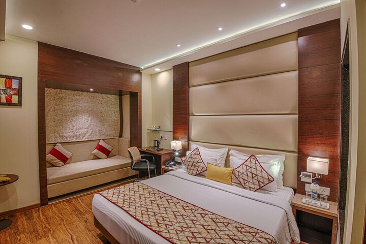 Room 4 of 28